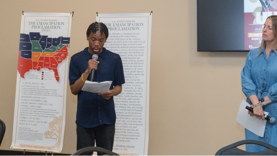 A person holding a microphone

AI-generated content may be incorrect.